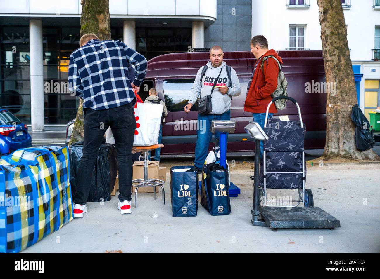 Départ et arrivée des marchandises en provenance et à destination de l'Ukraine, au boulevard Vincent Auriol, gare de Chevaleret, à Paris, France, sur 2 octobre, 2022. Photo de Patricia Huchot-Boissier/ABACAPRESS.COM Banque D'Images