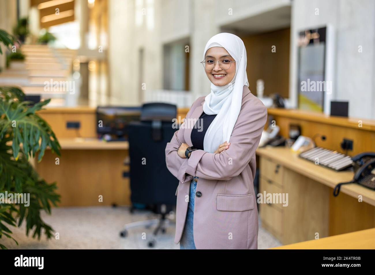 Portrait d'une belle femme musulmane portant le hijab Banque D'Images