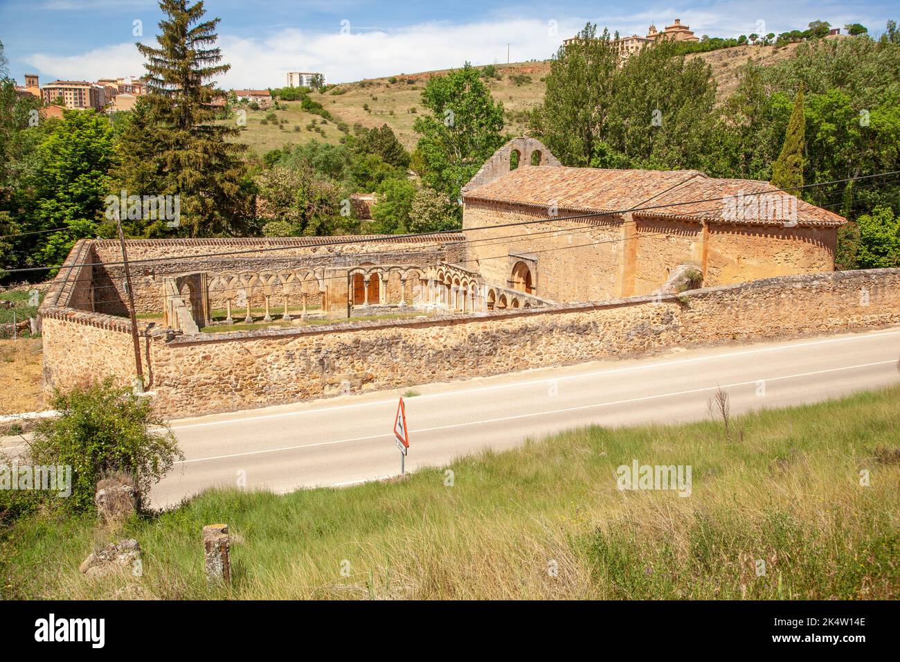 Le monastère de San Juan de Duero est un monastère médiéval en ruines situé à Soria, en Espagne. Il appartenait aux Chevaliers hospitaliers Banque D'Images