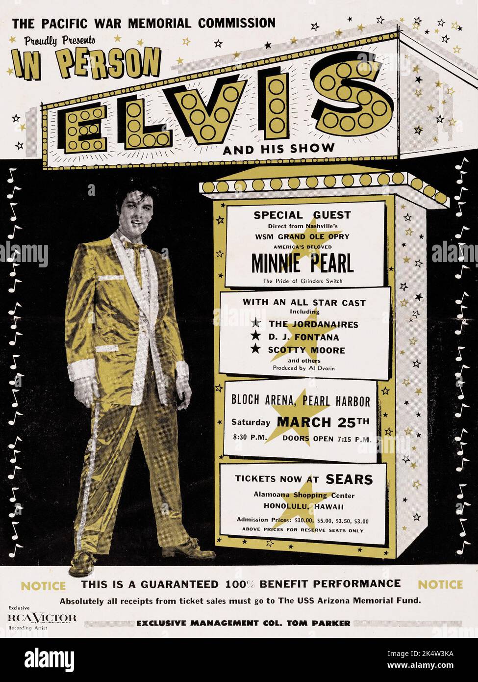 ELVIS ET SON SPECTACLE - Elvis Presley Bloch Arena, Pearl Harbor concert Handbill (la Pacific War Memorial Commission présente fièrement, 1961. Elvis portant la légendaire combinaison dorée. Banque D'Images ELVIS ET SON SPECTACLE - Elvis Presley Bloch Arena, Pearl Harbor concert Handbill (la Pacific War Memorial Commission présente fièrement, 1961. Elvis portant la légendaire combinaison dorée. Banque D'Images
