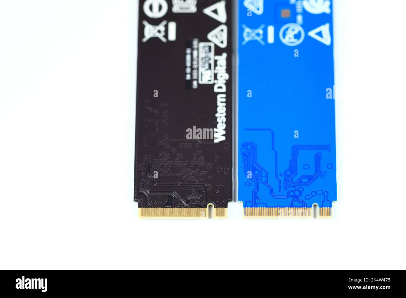 Vareity of M.2 Solid State Drives for Computer - NVME PCIe avec m key back side isolé sur fond blanc. Banque D'Images