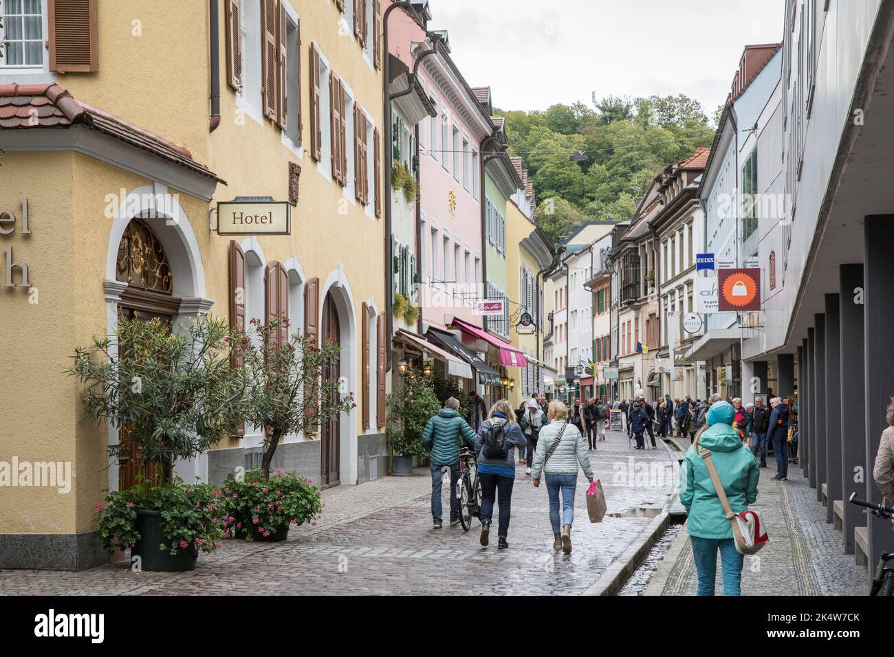 Rue Schuster dans la ville historique, Freiburg im Breisgau, Bade-Wurtemberg, Allemagne. Schusterstrasse in der historischen Altstadt, Freiburg im Bre Banque D'Images