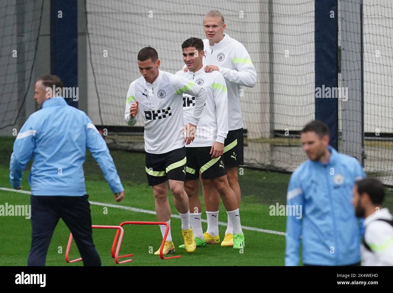 Sergio Gomez, Julian Alvarez et Erling Haaland de Manchester City lors d'une séance d'entraînement à la City football Academy de Manchester. Date de la photo: Mardi 4 octobre 2022. Banque D'Images