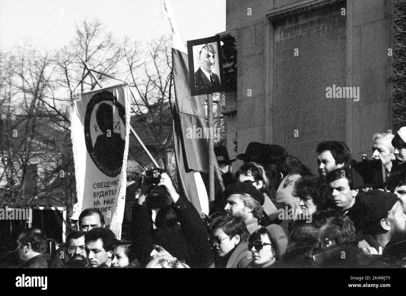 Rassemblement du Front démocratique, Saint Alexandre Nevsky, Sofia, Bulgarie. Deuxième rassemblement de l'opposition depuis le coup d'État du 10 novembre 1989. Banque D'Images