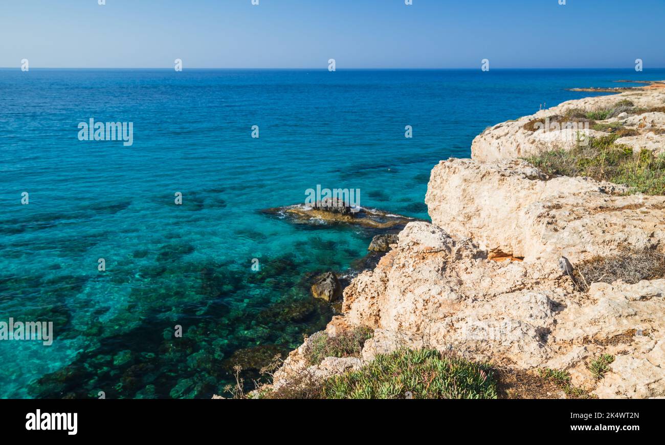 Côte de la Méditerranée. Paysage d'Ayia Napa, île de Chypre Banque D'Images