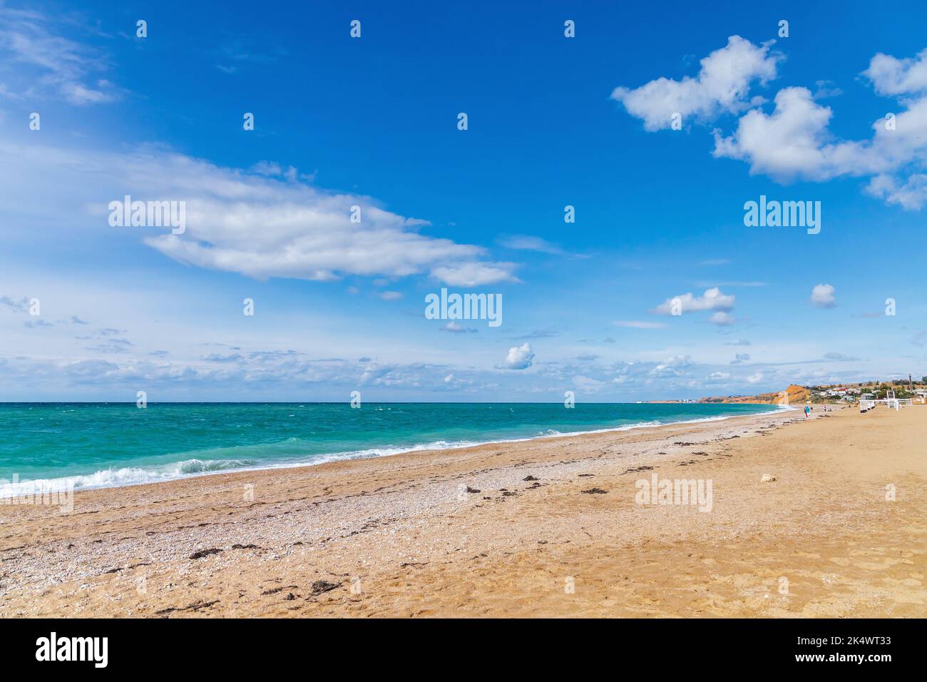 Plage de Lyubimovka, paysage d'été photo prise sur la côte de la mer Noire par un jour ensoleillé, la Crimée Banque D'Images
