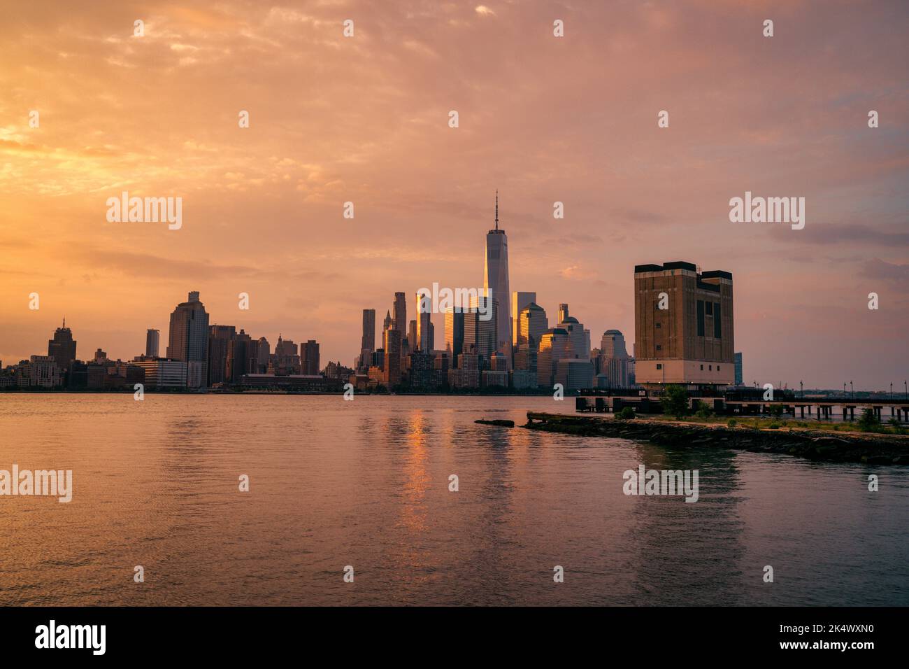 Vue panoramique sur la ville de New York au lever du soleil Banque D'Images