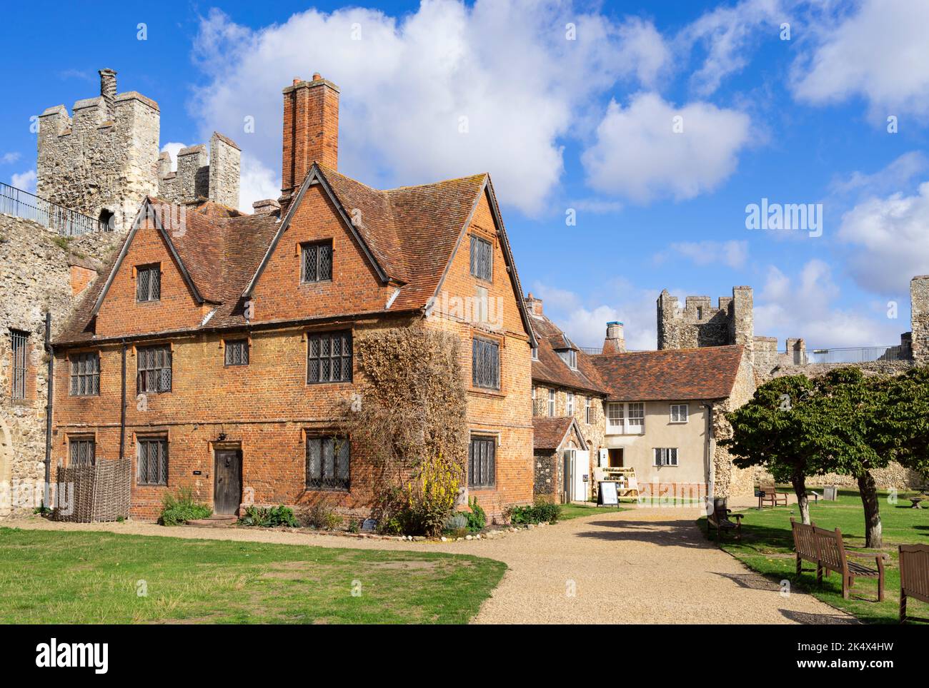 Château de Framlingham bâtiment de travail dans le quartier intérieur de Framlingham Castle Grounds Framlingham Suffolk Angleterre Royaume-Uni GB Europe Banque D'Images