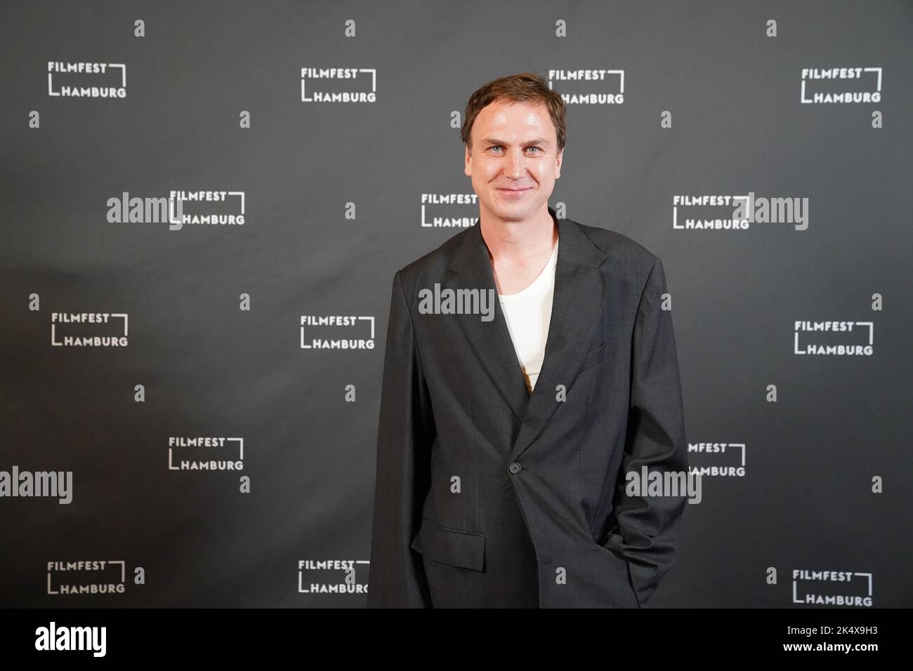 Hambourg, Allemagne. 04th octobre 2022. L'acteur Lars Eidinger vient à l'appel photo du film 'Lars Eidinger - pour être ou ne pas être' au passage Kino dans le cadre du Filmfest Hambourg 30th. Credit: Marcus Brandt/dpa/Alay Live News Banque D'Images