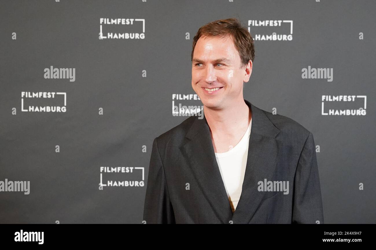 Hambourg, Allemagne. 04th octobre 2022. L'acteur Lars Eidinger vient à l'appel photo du film 'Lars Eidinger - pour être ou ne pas être' au passage Kino dans le cadre du Filmfest Hambourg 30th. Credit: Marcus Brandt/dpa/Alay Live News Banque D'Images