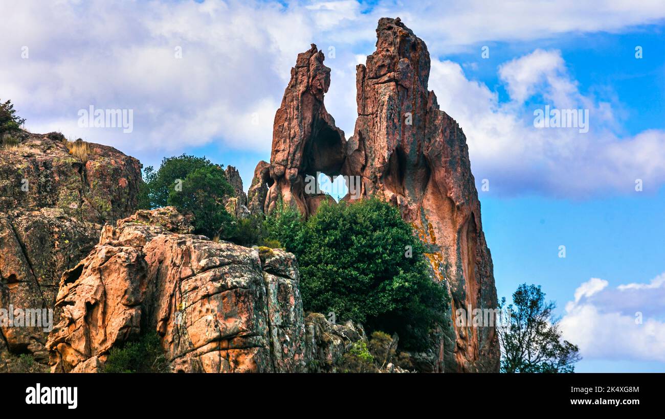 Corse, France. Des roches rouges étonnantes de Calanques de Piana. Rock avec forme d'écoute. Formations uniques et parc national Banque D'Images