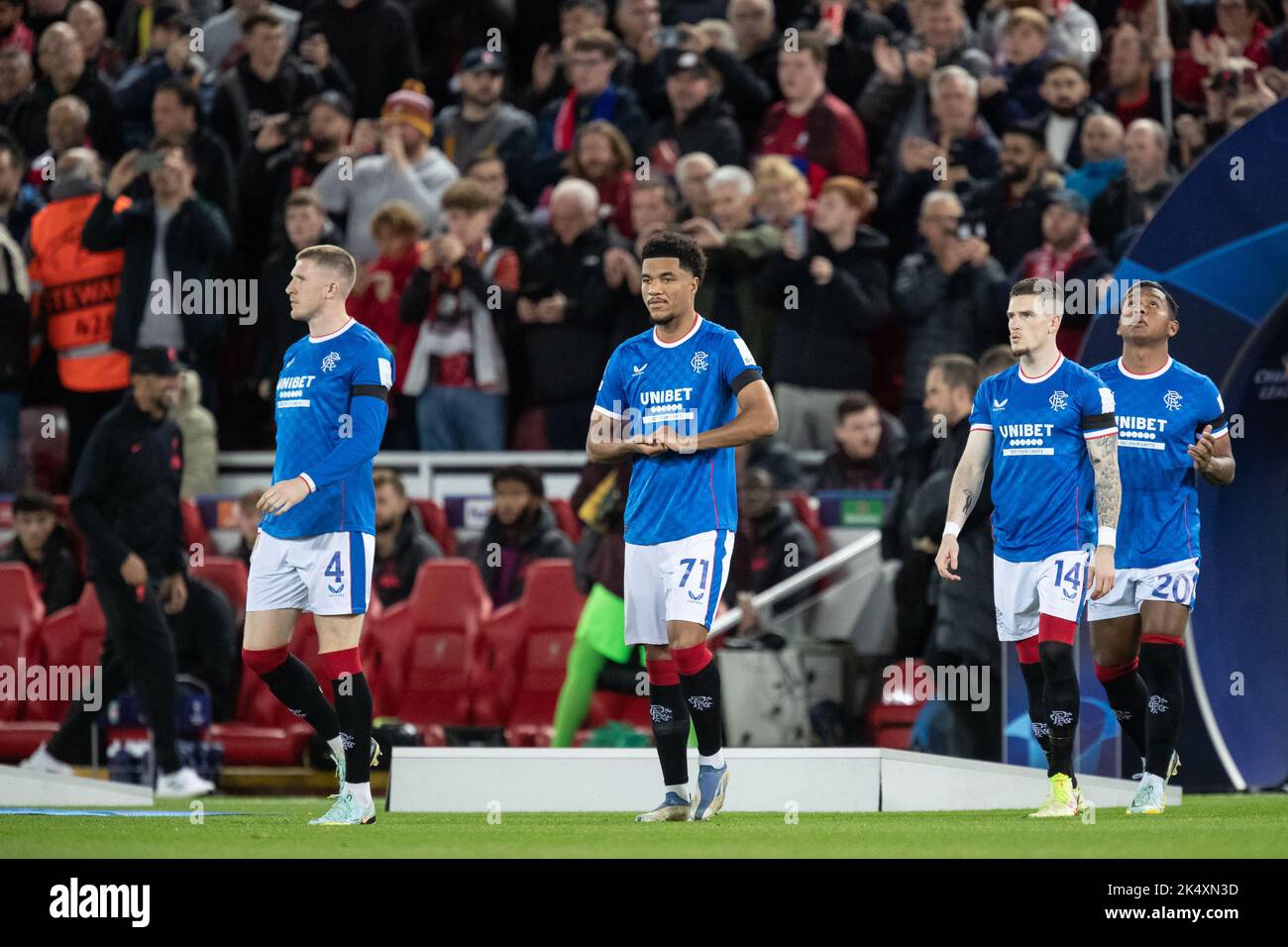 Liverpool, Royaume-Uni. 04th octobre 2022. Ianis Hagi #7 des Rangers et ses coéquipiers sortent du tunnel avant le match de l'UEFA Champions League Liverpool vs Rangers à Anfield, Liverpool, Royaume-Uni, 4th octobre 2022 (photo de James Heaton/News Images) Credit: News Images LTD/Alay Live News Banque D'Images