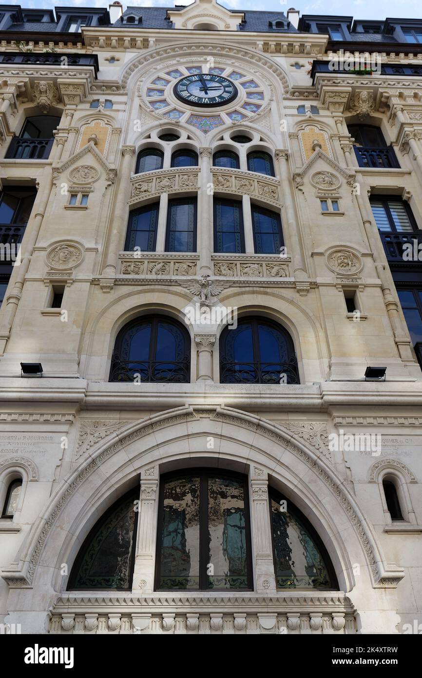 Aux numéros 61 et 63, la rue Reaumur est une façade surprenante et impressionnante dans les styles Art Nouveau et néo-gothique.Paris. France. Banque D'Images