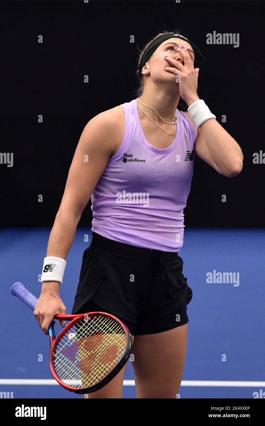 Ostrava, République tchèque. 04th octobre 2022. Eugénie Bouchard du Canada réagit lors du tournoi de tennis féminin de WTA Agel Open 2022 contre Belinda Bencic de Suisse à Ostrava, République tchèque, 4 octobre 2022. Crédit: Jaroslav Ozana/CTK photo/Alay Live News Banque D'Images