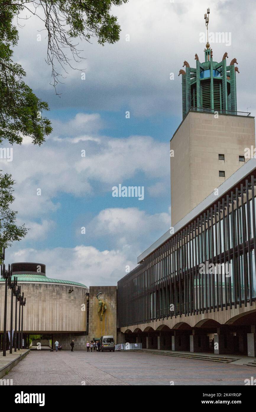 Newcastle-upon-Tyne, Angleterre, Royaume-Uni. Centre Civique, Newcastle City Council. Les hippocampes sur tour par John Robert Murray McCheyne Banque D'Images
