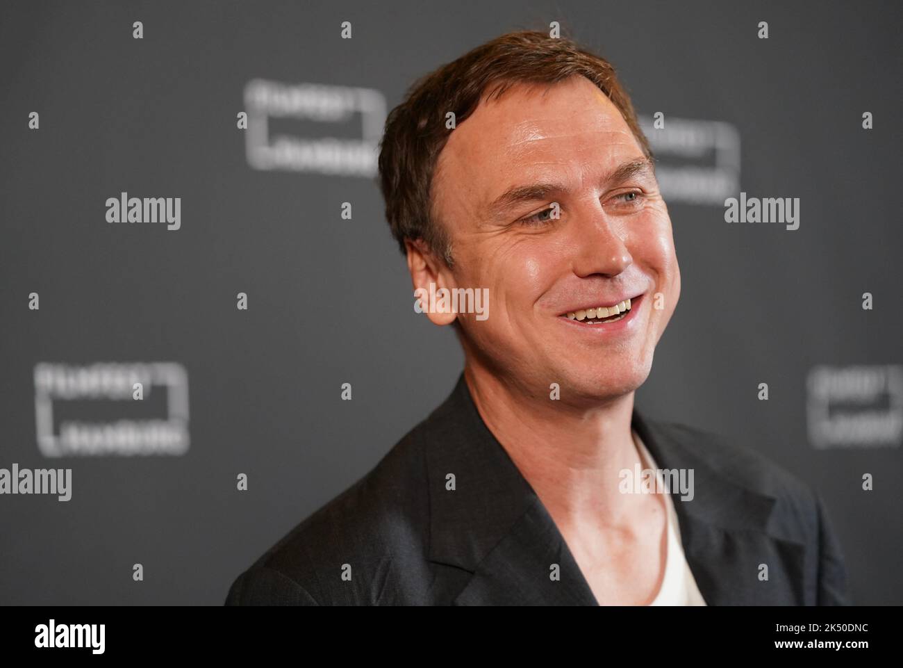 Hambourg, Allemagne. 04th octobre 2022. L'acteur Lars Eidinger vient à l'appel photo du film 'Lars Eidinger - pour être ou ne pas être' au passage Kino dans le cadre du Filmfest Hambourg 30th. Credit: Marcus Brandt/dpa/Alay Live News Banque D'Images