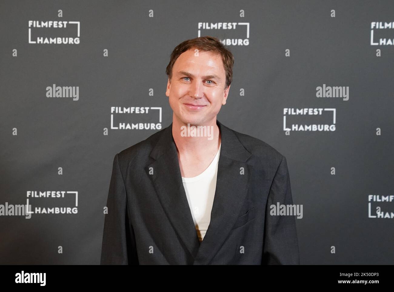 Hambourg, Allemagne. 04th octobre 2022. L'acteur Lars Eidinger vient à l'appel photo du film 'Lars Eidinger - pour être ou ne pas être' au passage Kino dans le cadre du Filmfest Hambourg 30th. Credit: Marcus Brandt/dpa/Alay Live News Banque D'Images