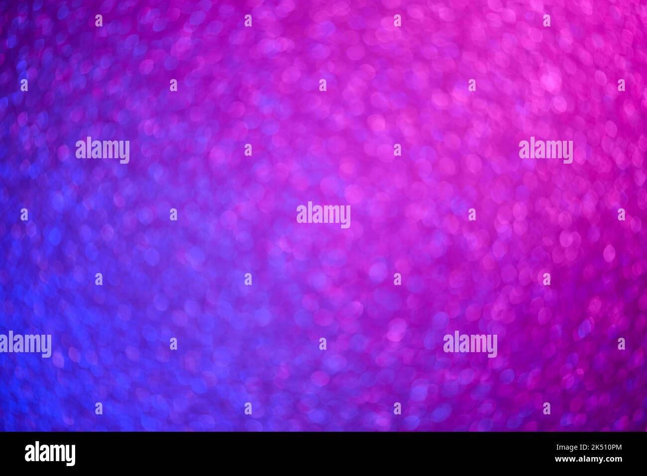 Arrière-plan des lumières diffurées de bokeh abstrait violet et bleu Banque D'Images