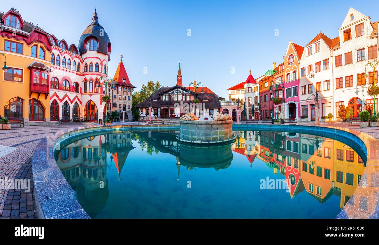 Komarno, Slovaquie. Panorama de la Cour d'Europe, architecture historique typique de certaines parties de l'Europe. Banque D'Images