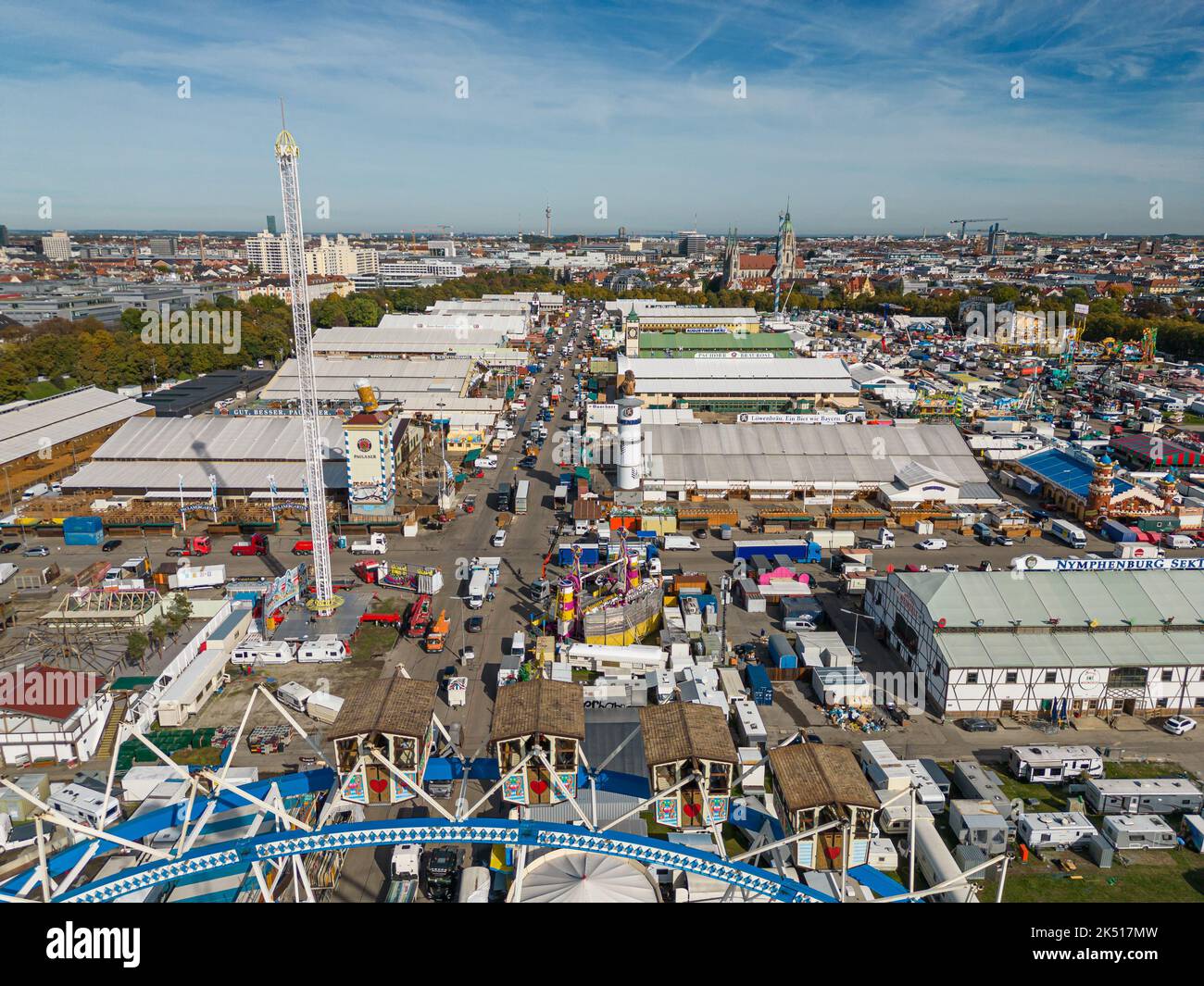 MUNICH, ALLEMAGNE - OKTOBER 5, 2022: Démontage de l'Oktoberfest sur la Theresienwiese. Banque D'Images