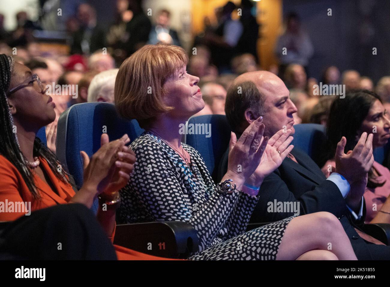 Birmingham, Royaume-Uni. 5 octobre 2022. Les ministres du Cabinet du Royaume-Uni regardent le discours de la conférence des premiers ministres. La Conférence du Parti conservateur a lieu à la CPI de Birmingham, quelques semaines après que Liz Truss est devenu Premier ministre. Credit: Benjamin Wareing/ Alamy Live News Banque D'Images