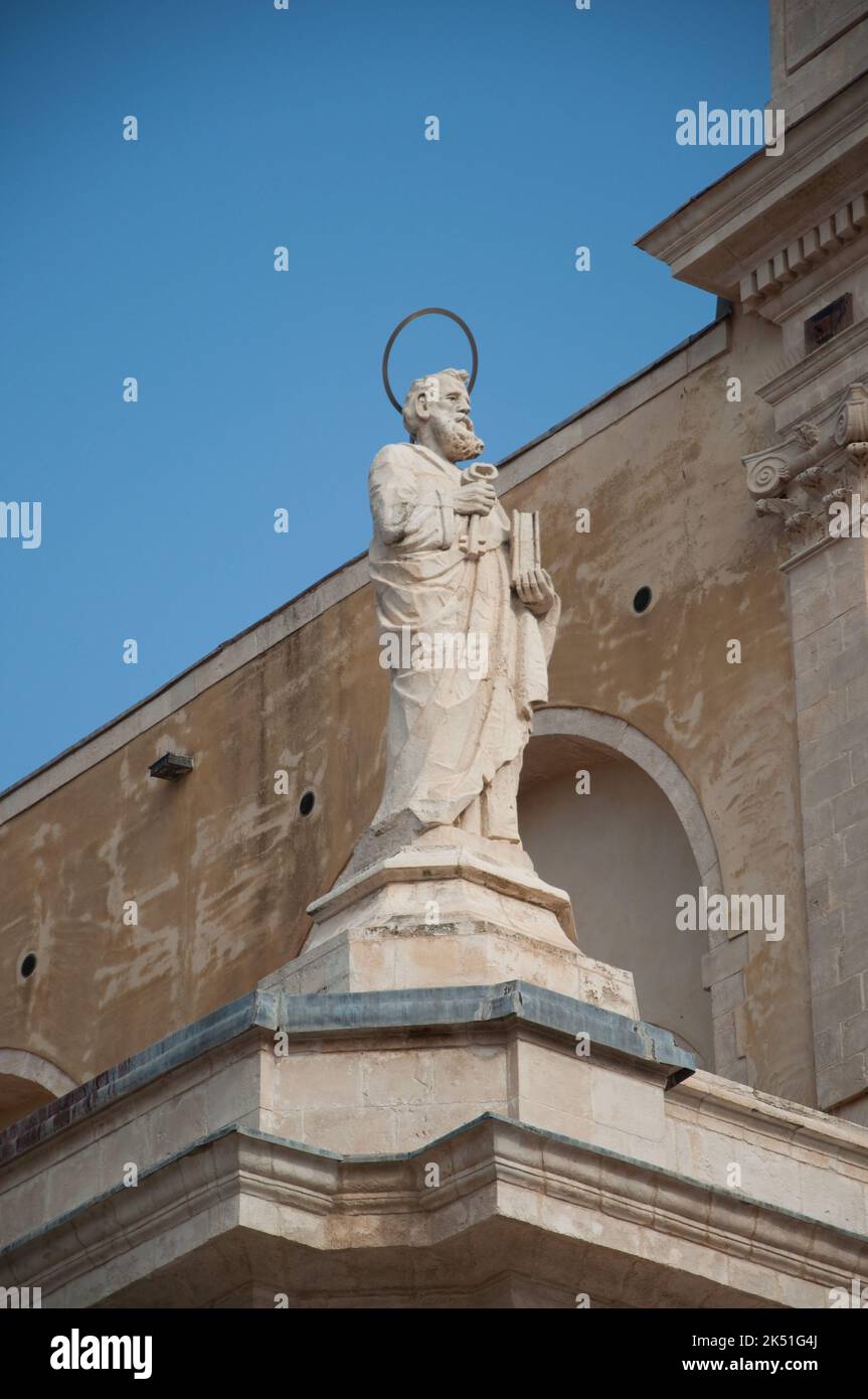 Statue de Saint Pierre, Église mère, Rosolini, Province de Syracuse (Syracuse), Sicile, Italie. Banque D'Images