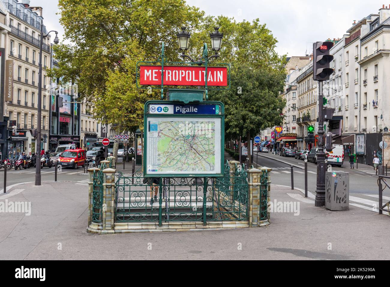 Entrée à Pigalle Metropolitain (métro) Paris, France, Europe. Banque D'Images