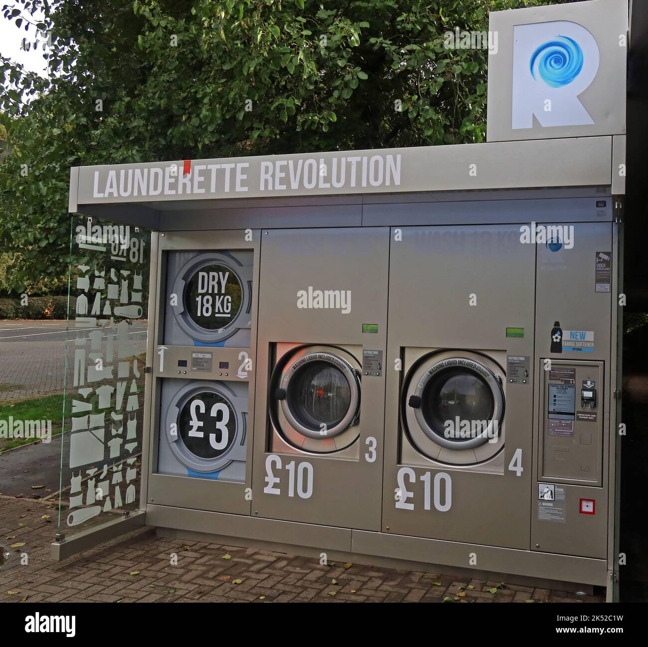 Laverie automatique Revolution lavante-séchante, à Stafford services Nord, moto, Staffordshire, Angleterre, Royaume-Uni - partie de photo me Banque D'Images