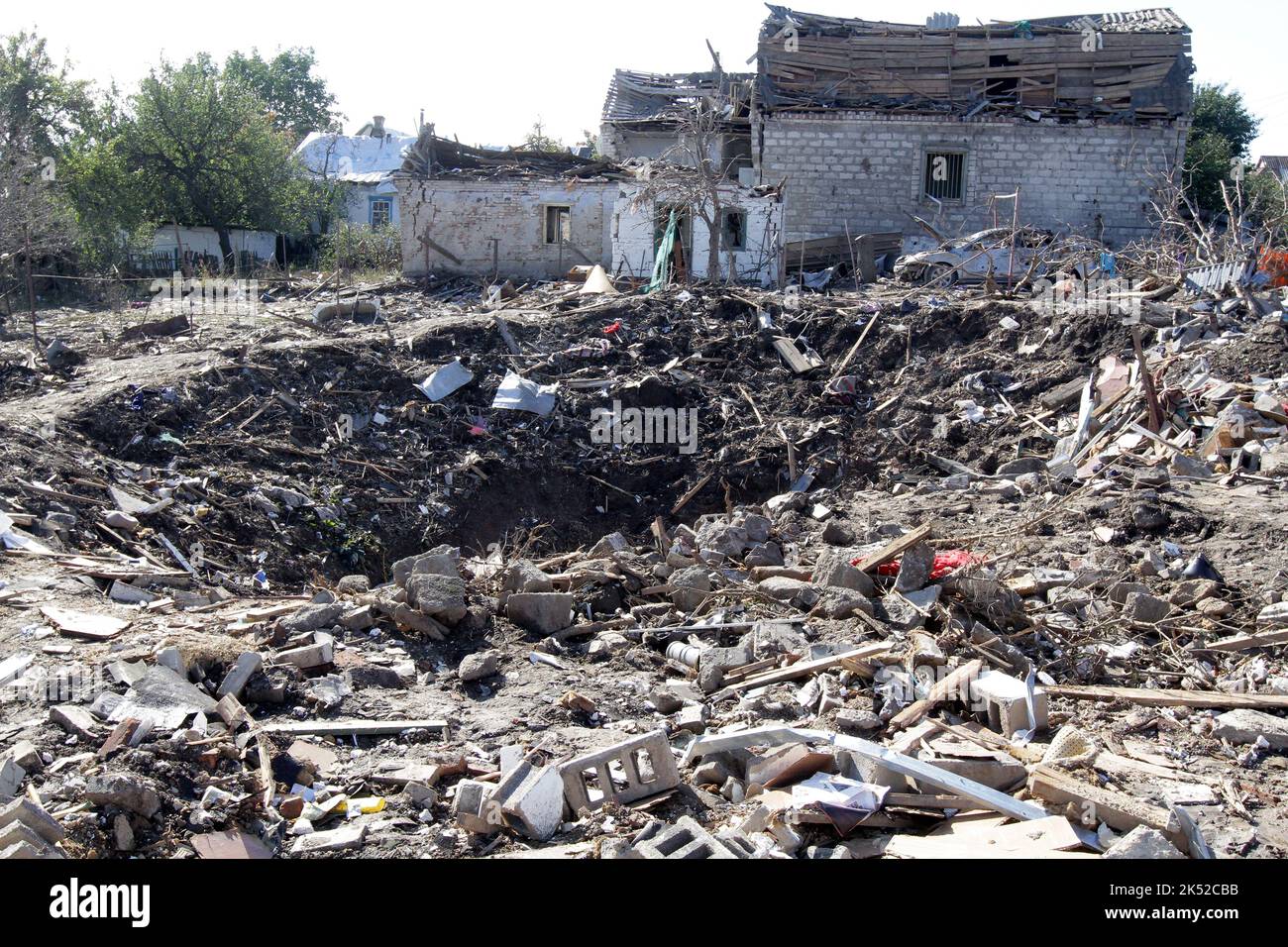 DNIPRO, UKRAINE - 05 OCTOBRE 2022 - le site où se trouvait la maison de la famille tuée par la frappe de missiles russes, Dnipro, dans l'est de l'Ukraine. Banque D'Images