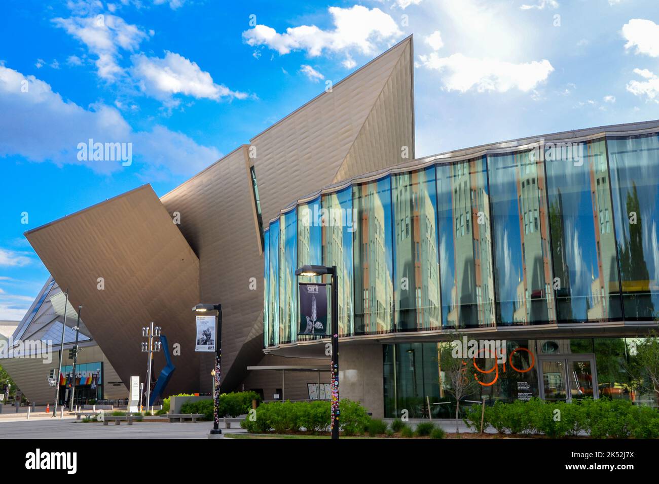 La forme inhabituelle du Denver Art Museum à Denver Colorado USA Banque D'Images