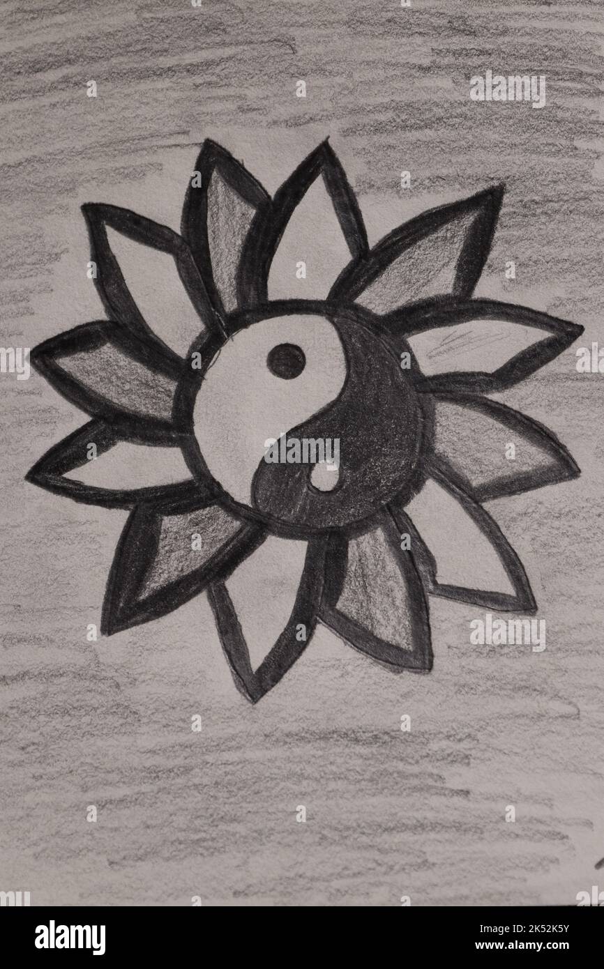 Dessin au crayon d'un ying-yang ajouté au milieu d'une fleur Banque D'Images