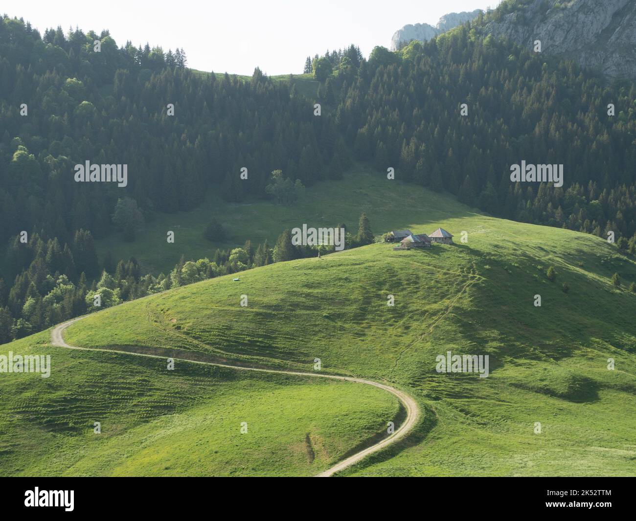 France, Savoie, gamme Bauges, Géoparc mondial de l'UNESCO, traverse de Trélod, chalets alpins Banque D'Images