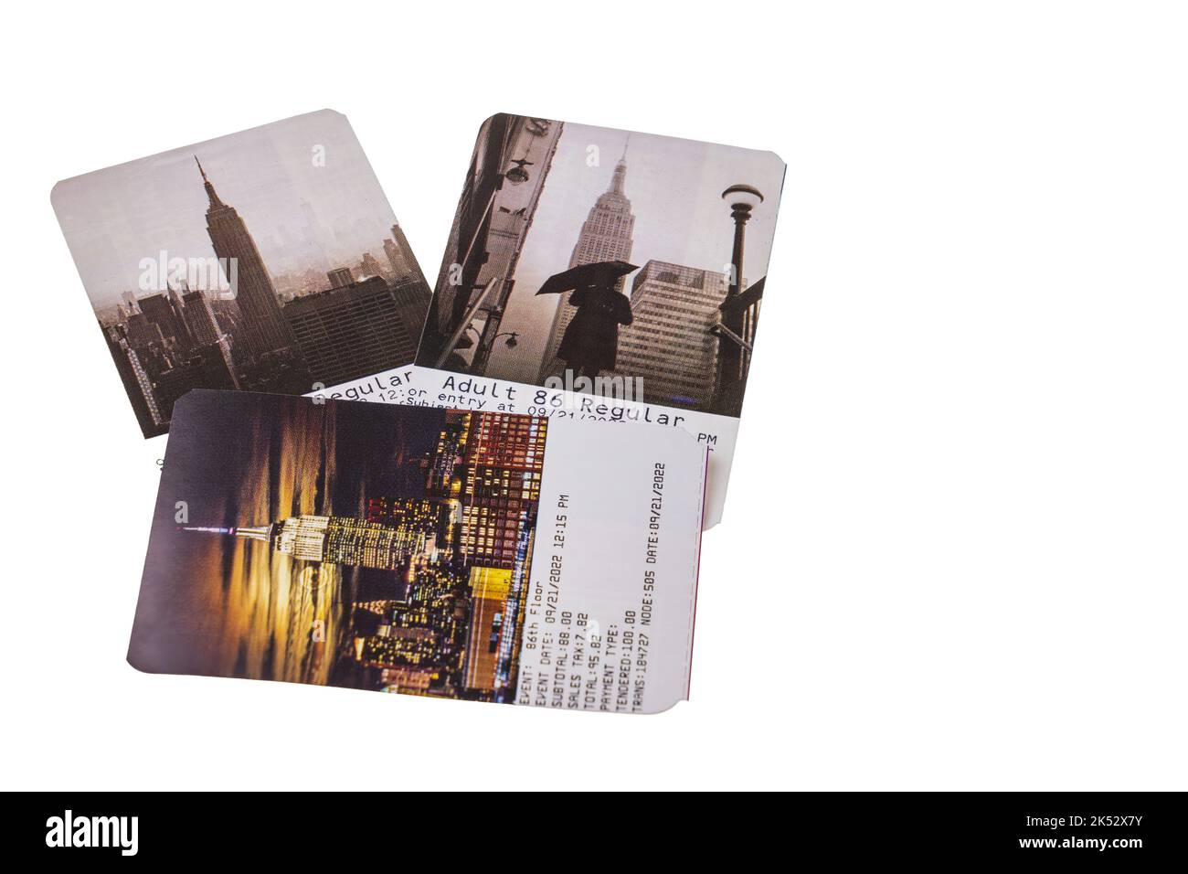 Vue rapprochée des billets colorés de l'Empire State Building sur fond blanc isolé. New York. ÉTATS-UNIS. Banque D'Images