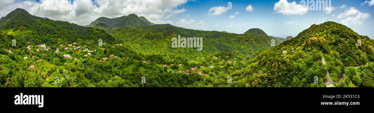France, Caraïbes, Petites Antilles, Martinique, Fonds-Saint-Denis et les Pitons du Nord, vue aérienne panoramique Banque D'Images