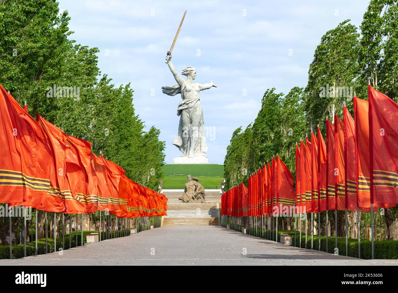 1 mai 2020, Volgograd, Russie. Vue de face de la statue « les appels de la mère patrie » après restauration sur le sommet de la colline de Mamaev Banque D'Images 1 mai 2020, Volgograd, Russie. Vue de face de la statue « les appels de la mère patrie » après restauration sur le sommet de la colline de Mamaev Banque D'Images