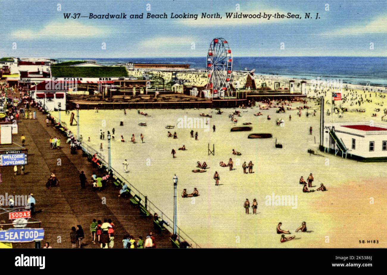 Promenade et plage au nord, Wildwood by the Sea, NJ - carte postale vers 1942 Banque D'Images