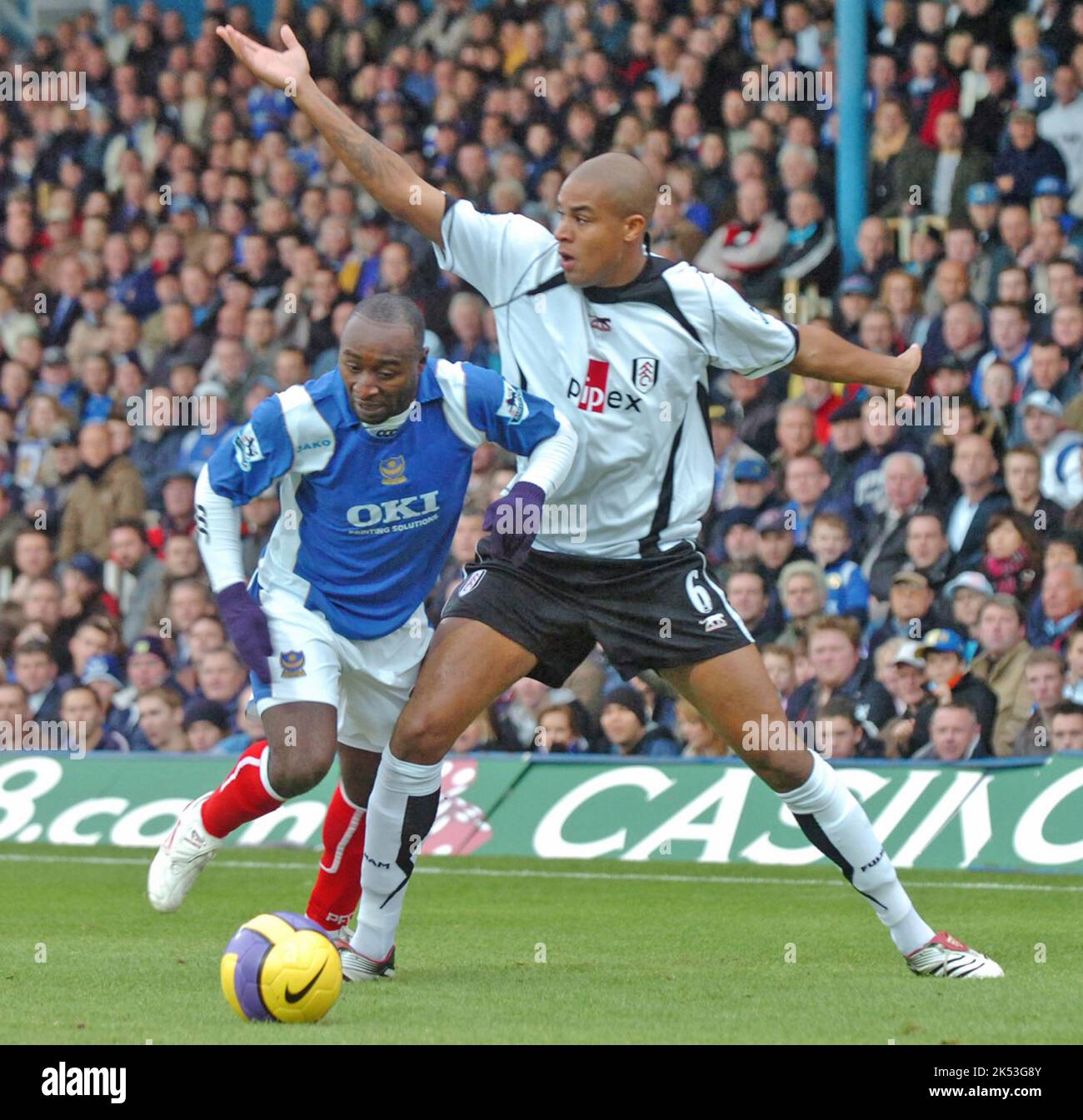 PORTSMOUTH V FULHAM LUA LUA GOES PAT ZAC KNIGHT PIC MIKE WALKER, 2006 Banque D'Images