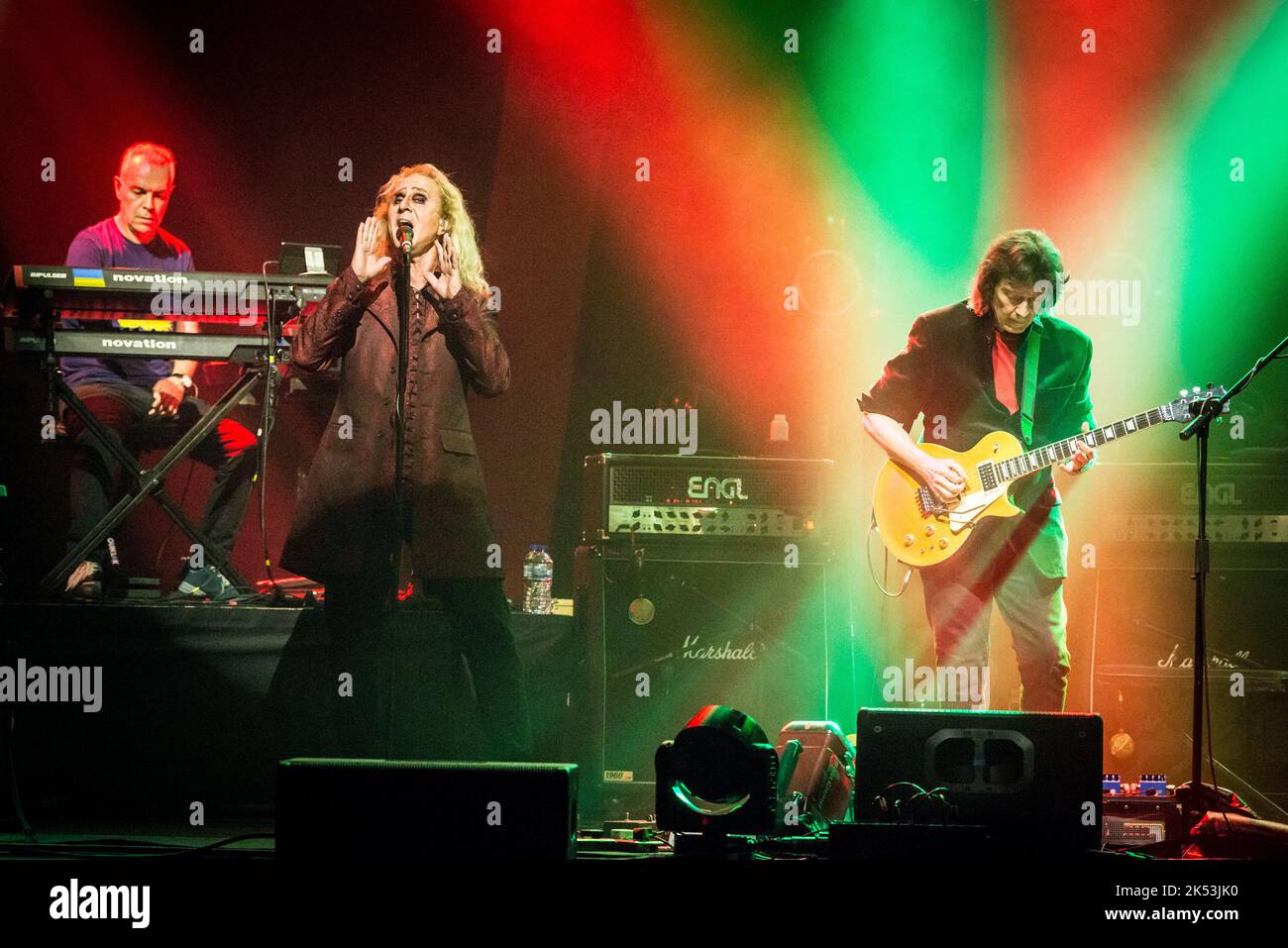 Steve Hackett à la guitare, nad Sylvan au chant et Roger King au clavier Banque D'Images