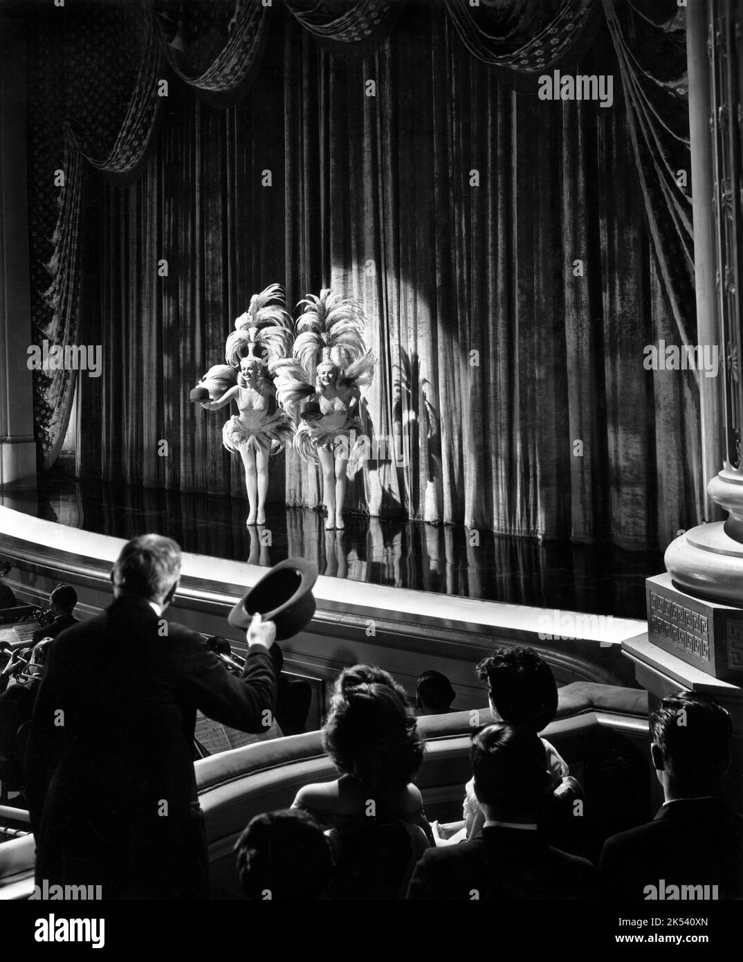 Betty Grable, June Haver, sur le tournage du film, 'The Dolly Sisters ...