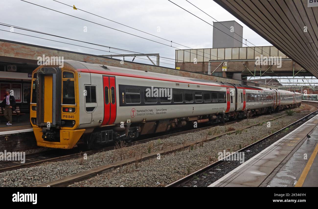 TFW (transport pour le pays de Galles, anciennement Arriva trains pays de Galles) 158840 à la gare de Wolverhampton, Railway Dr, Wolverhampton, Angleterre, WV1 1LE Banque D'Images