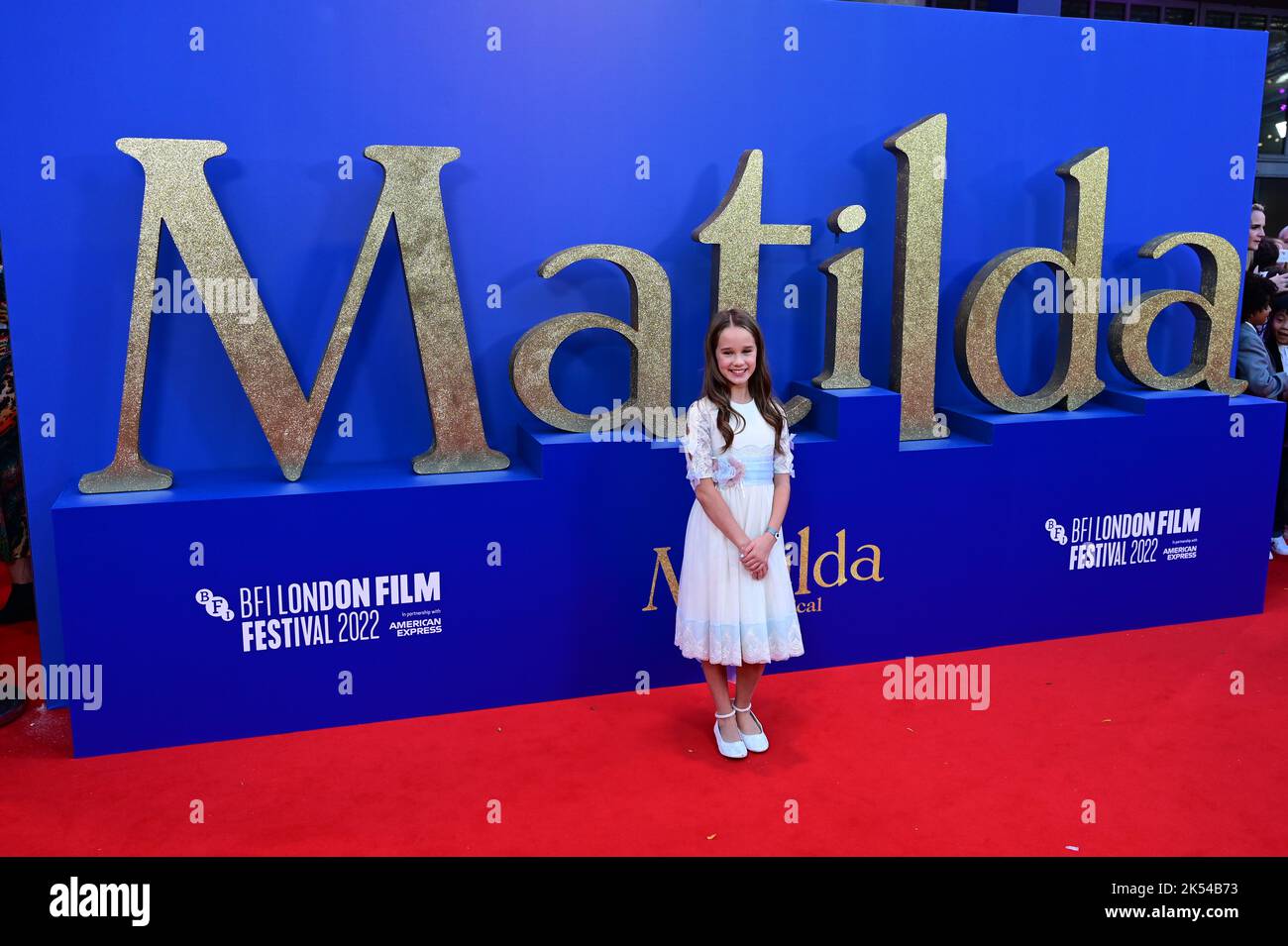 Londres, Royaume-Uni , 05/10/2022, Alisha Weir arrive au casting et les cinéastes assistent à la conférence de presse du BFI London film Festival pour Matilda the musical de Roald Dahl, sorti par Sony Pictures dans les cinémas du Royaume-Uni et d'Irlande sur 25 novembre - 5th octobre 2022, Londres, Royaume-Uni. Banque D'Images