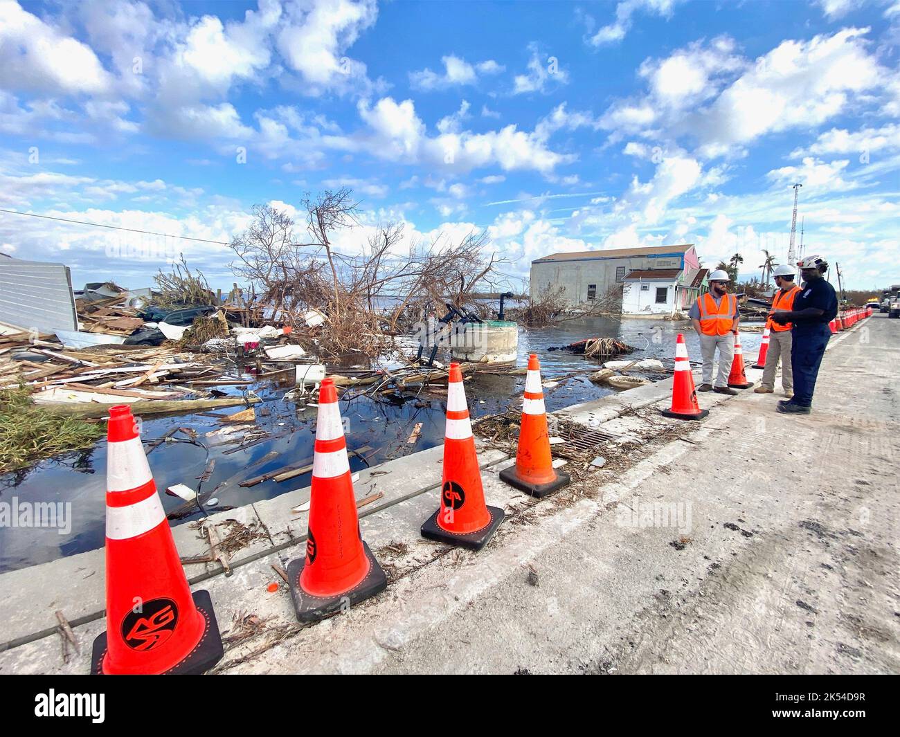 Matlacha Isles, États-Unis. 04th octobre 2022. Les membres de l'équipe de la FEMA effectuent des enquêtes d'évaluation des dommages à la suite de l'ouragan Ian, à 4 octobre 2022, dans les îles Matlacha, en Floride. Crédit : Jocelyn Augustino/FEMA/Alay Live News Banque D'Images