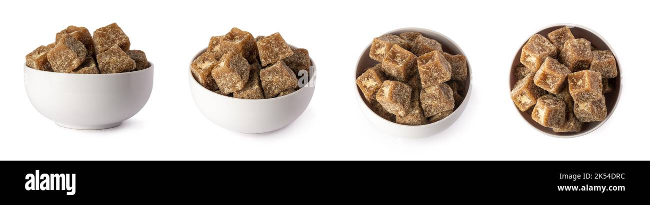 ensemble de morceaux de jaggery dans un bol, de couleur dorée brun cube en forme de sucre non raffiné également appelé kithul de jaggery ou de sucre de palme, nourriture traditionnelle Banque D'Images