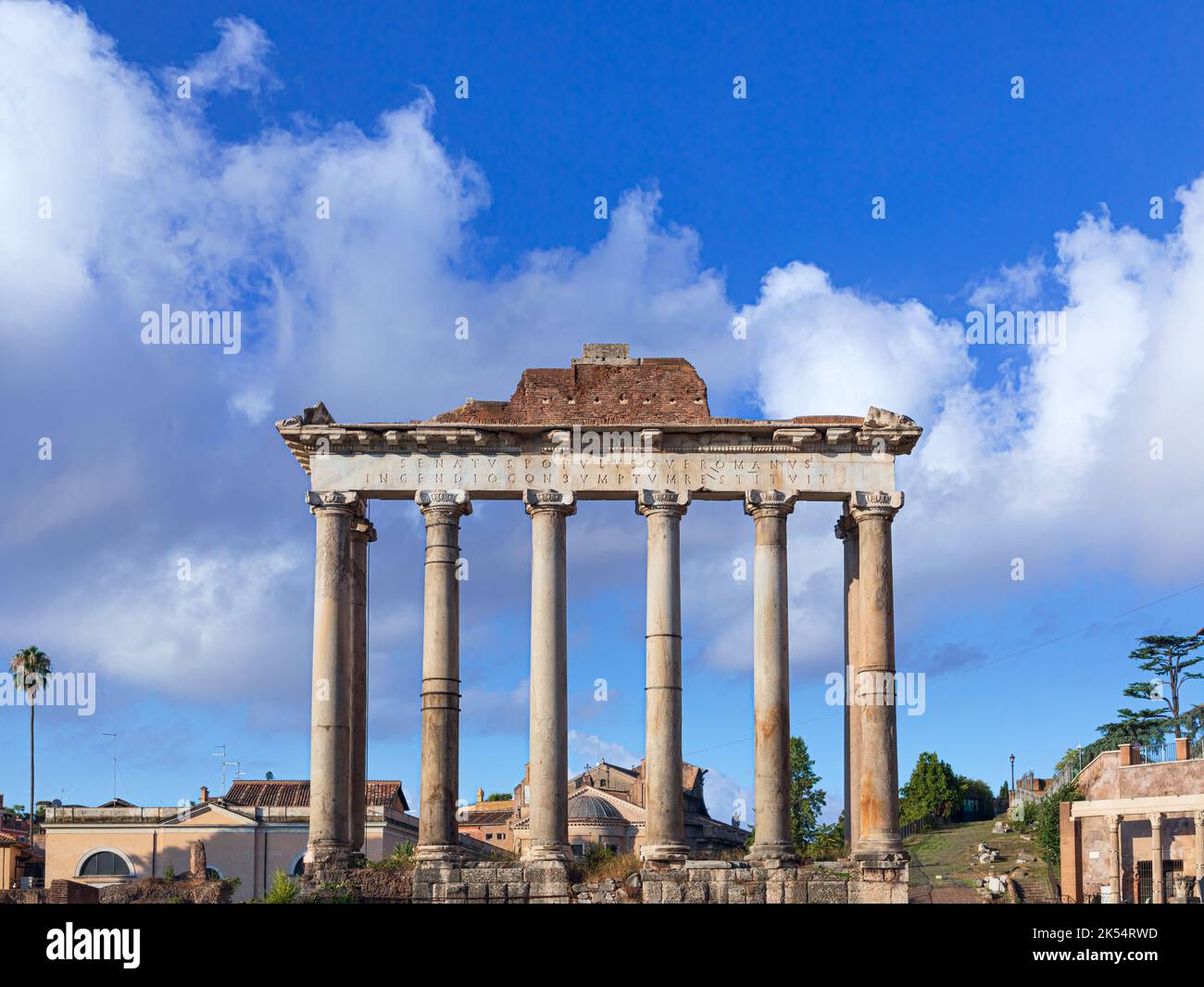 Les forums impériaux à Rome, Italie: Temple de Saturne. Banque D'Images