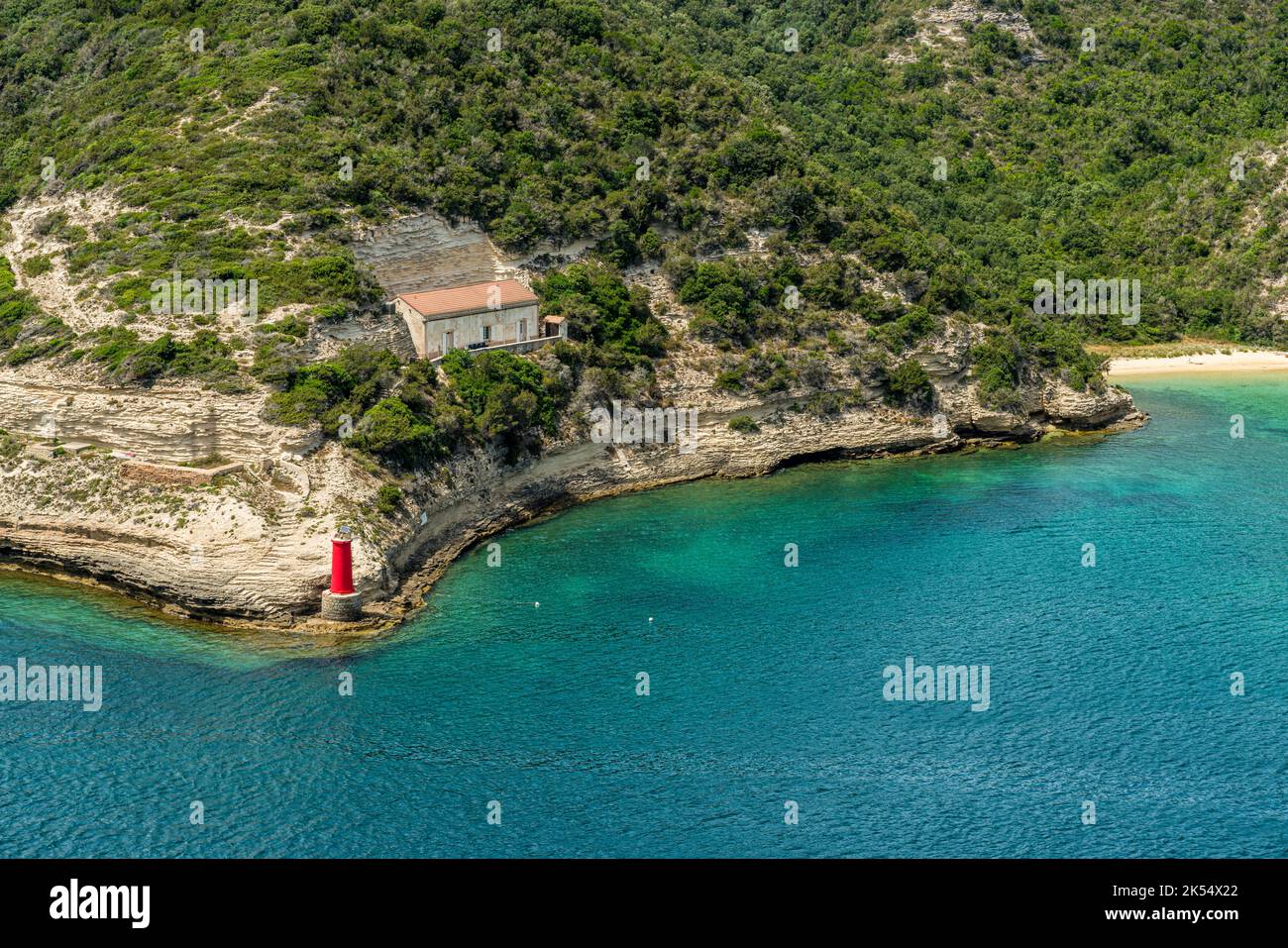 Les belles falaises de Bonifacio, par une belle journée d'été. Sud de la Corse, France. Banque D'Images