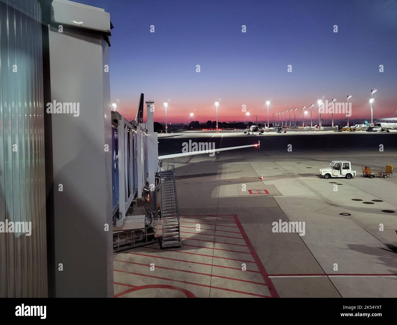 Munich, Allemagne - 12 septembre 2022 : tôt le matin à l'aéroport international de Munich. Banque D'Images