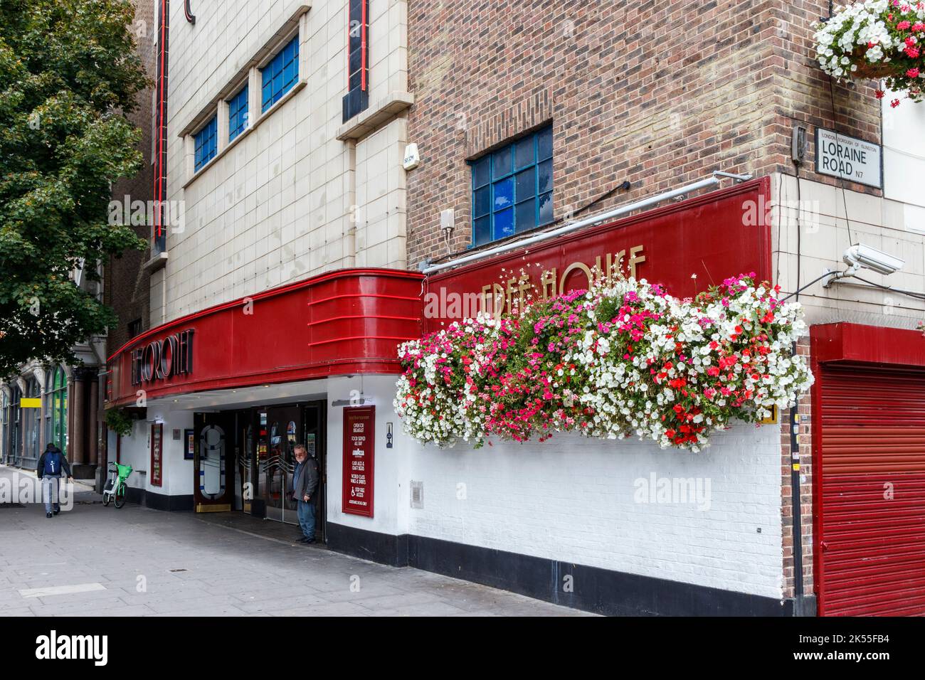 Le Coronet, un ancien cinéma, un pub J d Wetherspoon jusqu'en décembre 2023 et maintenant exploité indépendamment, sur Holloway Road dans le nord de Londres, Royaume-Uni. Banque D'Images