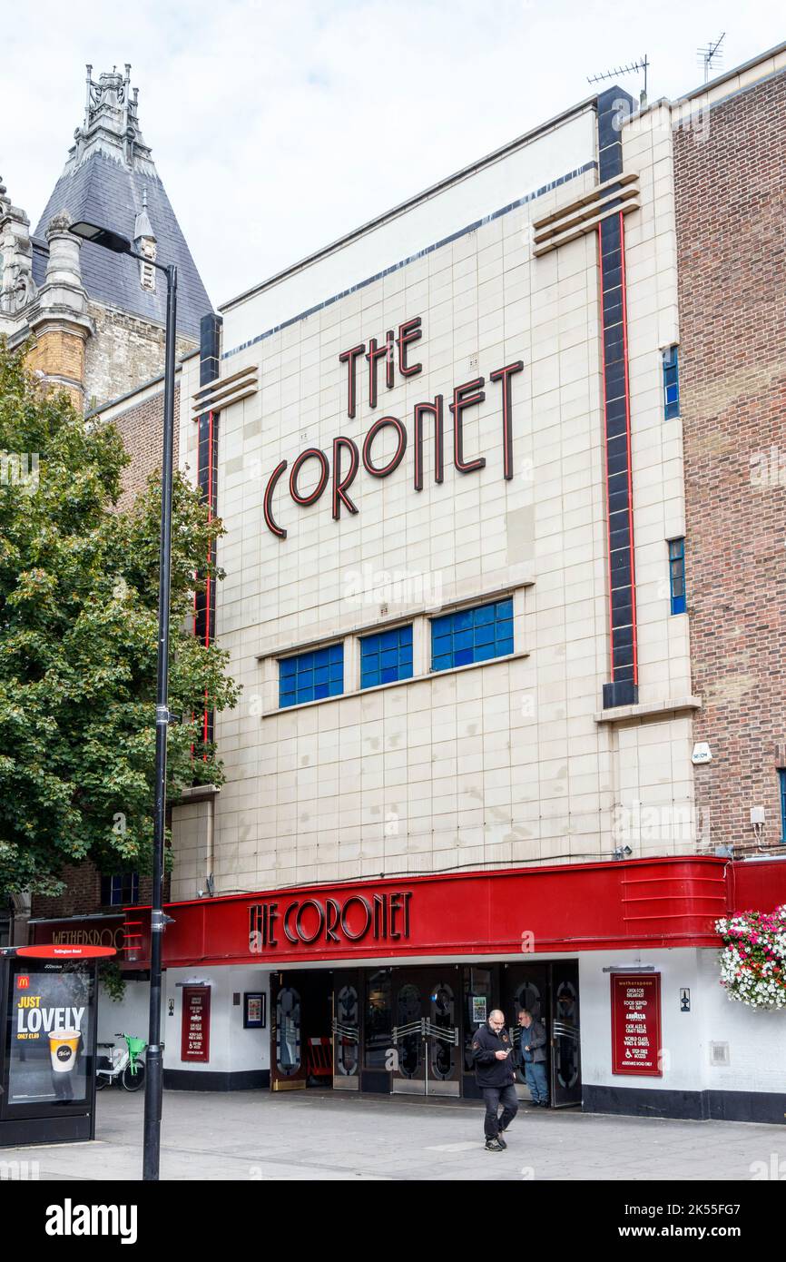 Le Coronet, un ancien cinéma, un pub J d Wetherspoon jusqu'en décembre 2023 et maintenant exploité indépendamment, sur Holloway Road dans le nord de Londres, Royaume-Uni. Banque D'Images