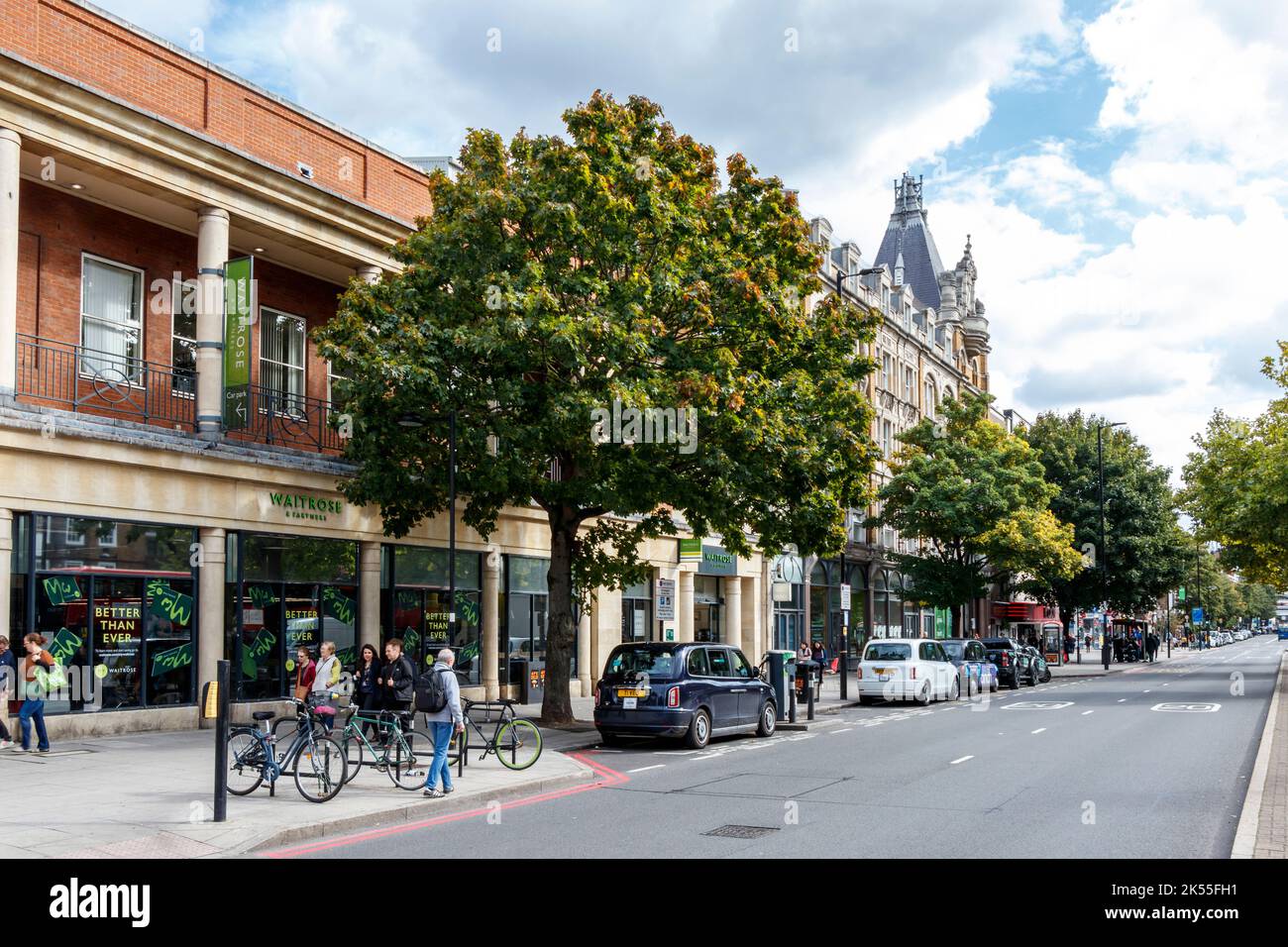 Supermarché Waitrose sur Holloway Road, dans la zone Nag's Head d'Islington, Londres, Royaume-Uni Banque D'Images