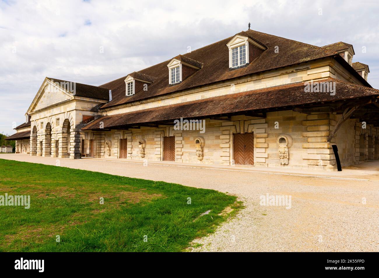 La Saline Royale (Royal Saltworks) est un bâtiment historique situé à Arc-et-Senans, dans le département du Doubs, dans l'est de la France. Banque D'Images